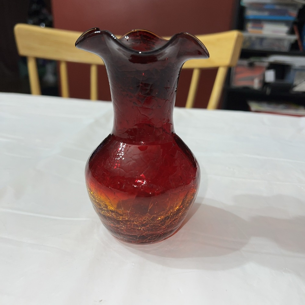 Vintage 5 1/2 In Tall Red And Orange Cracked Glass Case Fluted Edge
